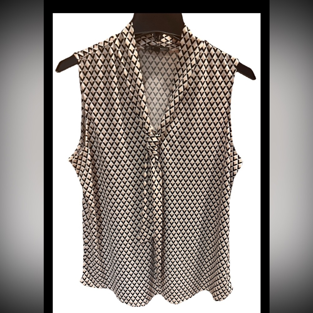 Adrianna Papell Sleeveless Geometric Print Top Size Medium